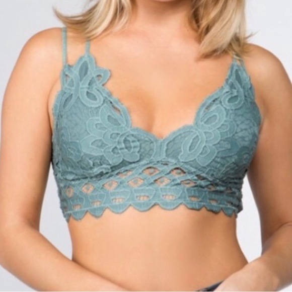 SOLD OUT Nude Crochet Lace Scalloped Bralette - Picture 2 of 3